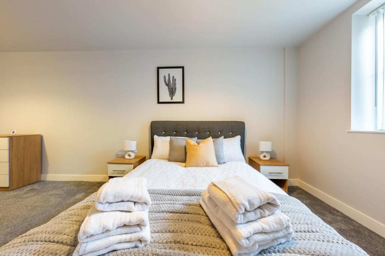 Lovely 4-Sleeper Apartment In Central Slough With Free Parking Zewnętrze zdjęcie