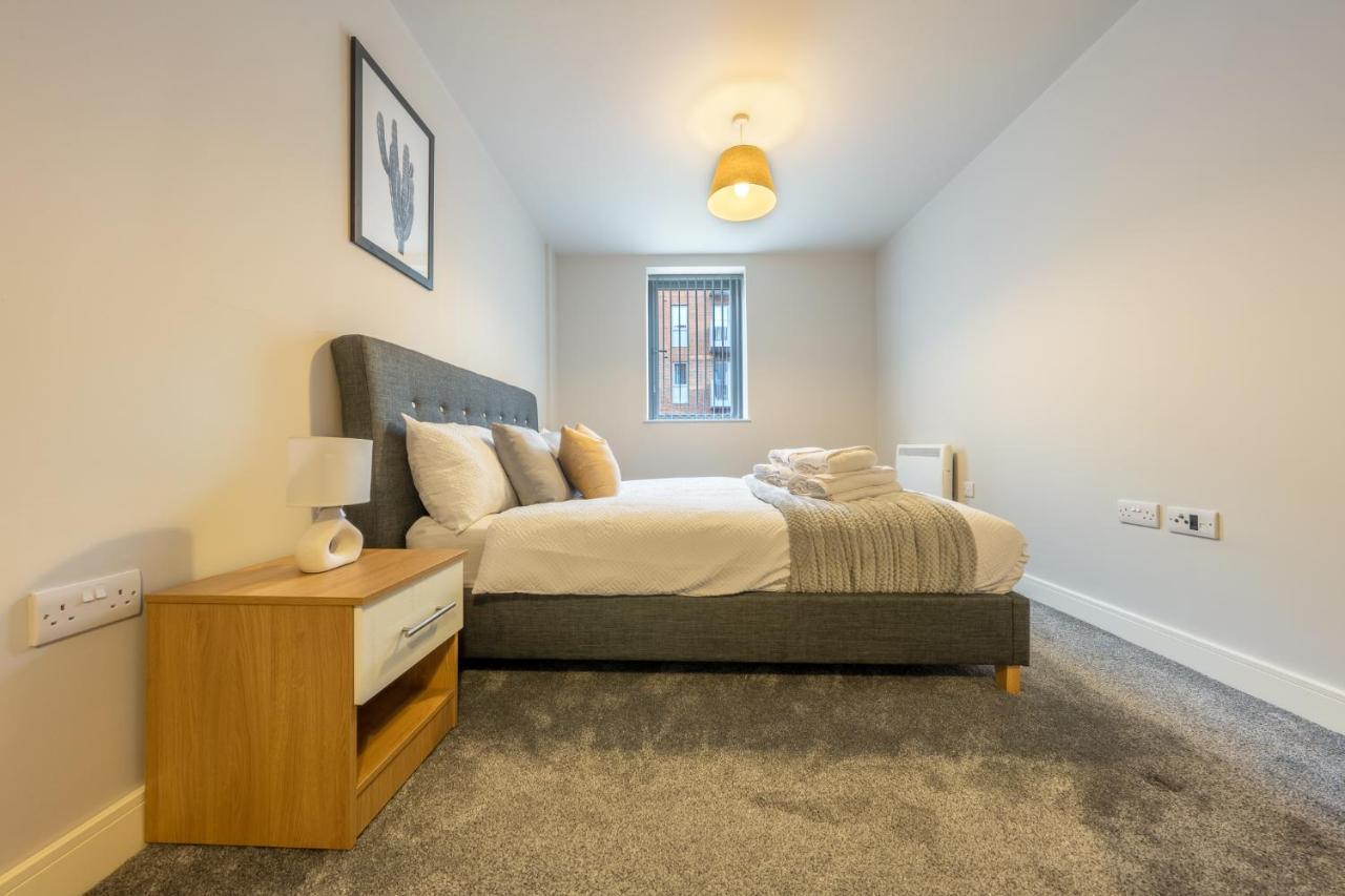 Lovely 4-Sleeper Apartment In Central Slough With Free Parking Zewnętrze zdjęcie