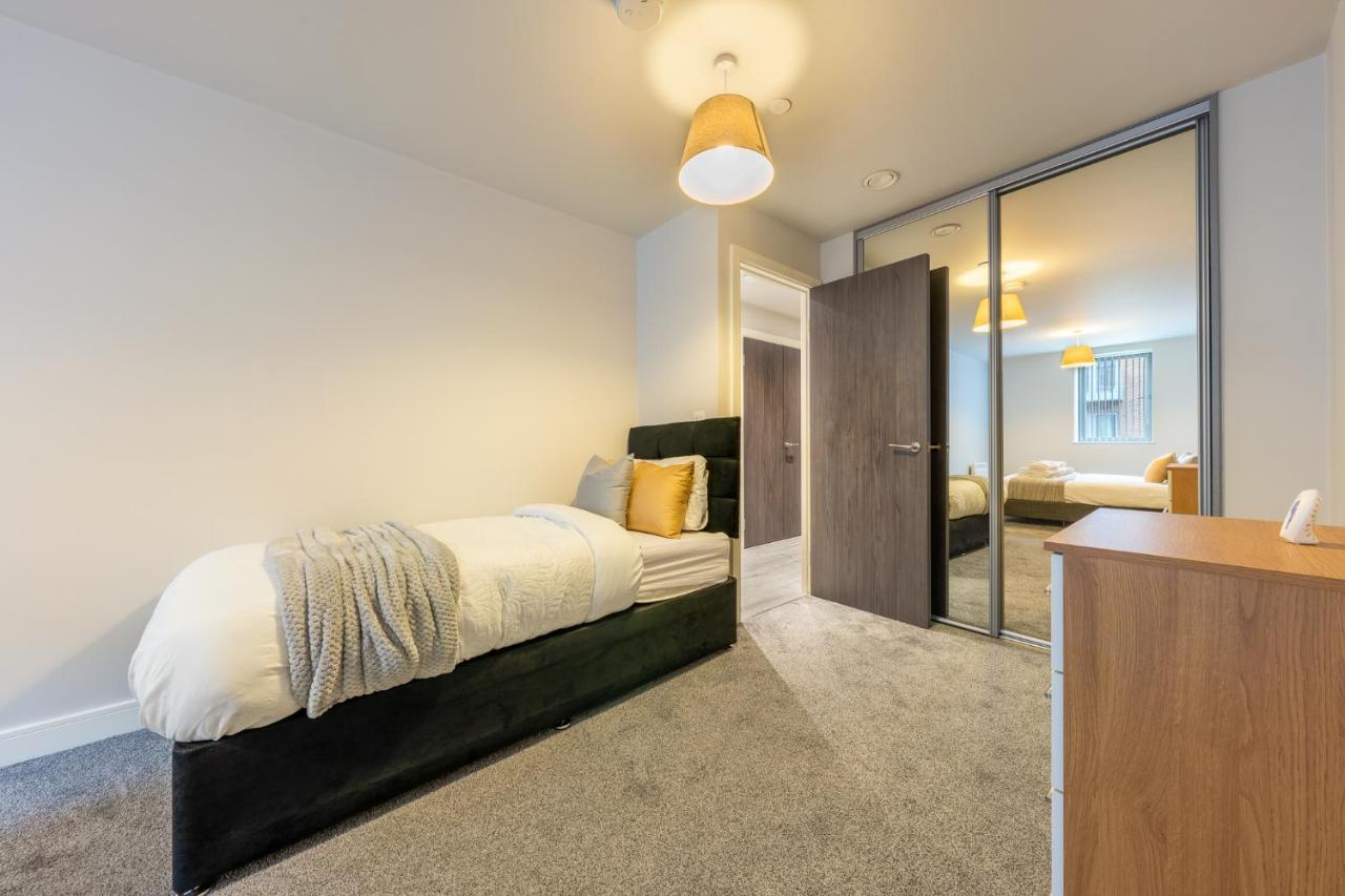 Lovely 4-Sleeper Apartment In Central Slough With Free Parking Zewnętrze zdjęcie