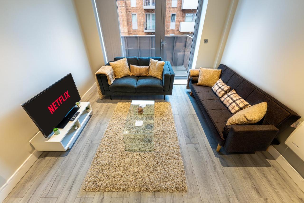Lovely 4-Sleeper Apartment In Central Slough With Free Parking Zewnętrze zdjęcie