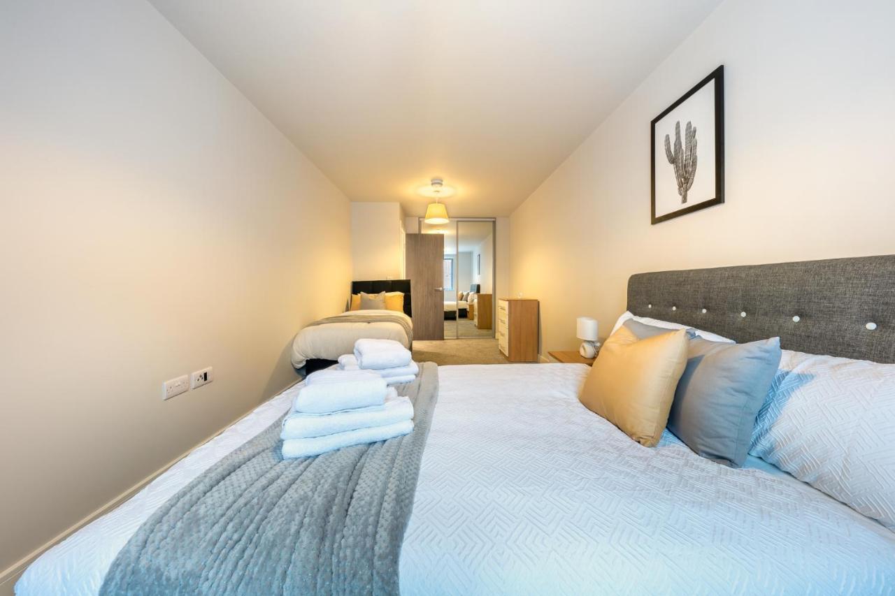 Lovely 4-Sleeper Apartment In Central Slough With Free Parking Zewnętrze zdjęcie