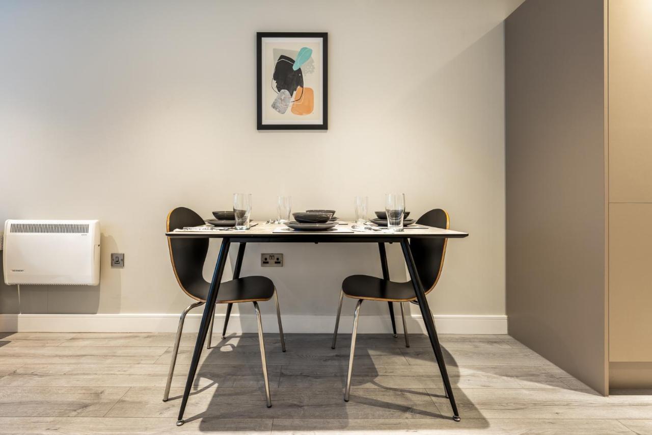 Lovely 4-Sleeper Apartment In Central Slough With Free Parking Zewnętrze zdjęcie