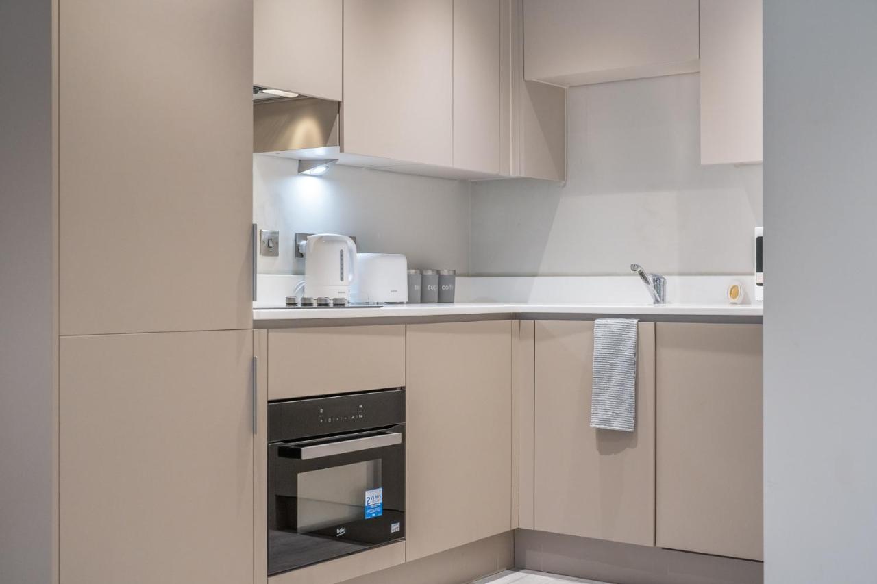 Lovely 4-Sleeper Apartment In Central Slough With Free Parking Zewnętrze zdjęcie