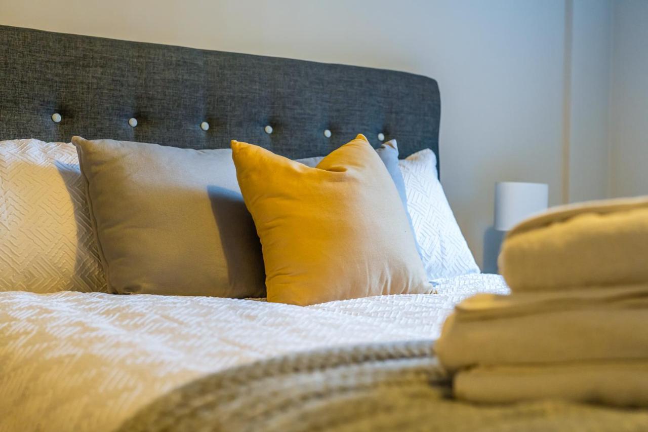 Lovely 4-Sleeper Apartment In Central Slough With Free Parking Zewnętrze zdjęcie