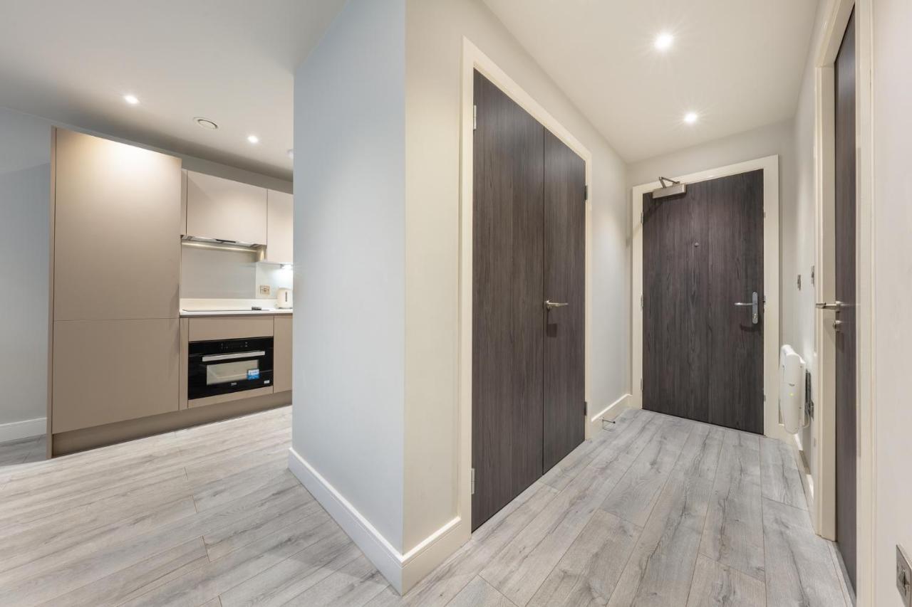 Lovely 4-Sleeper Apartment In Central Slough With Free Parking Zewnętrze zdjęcie