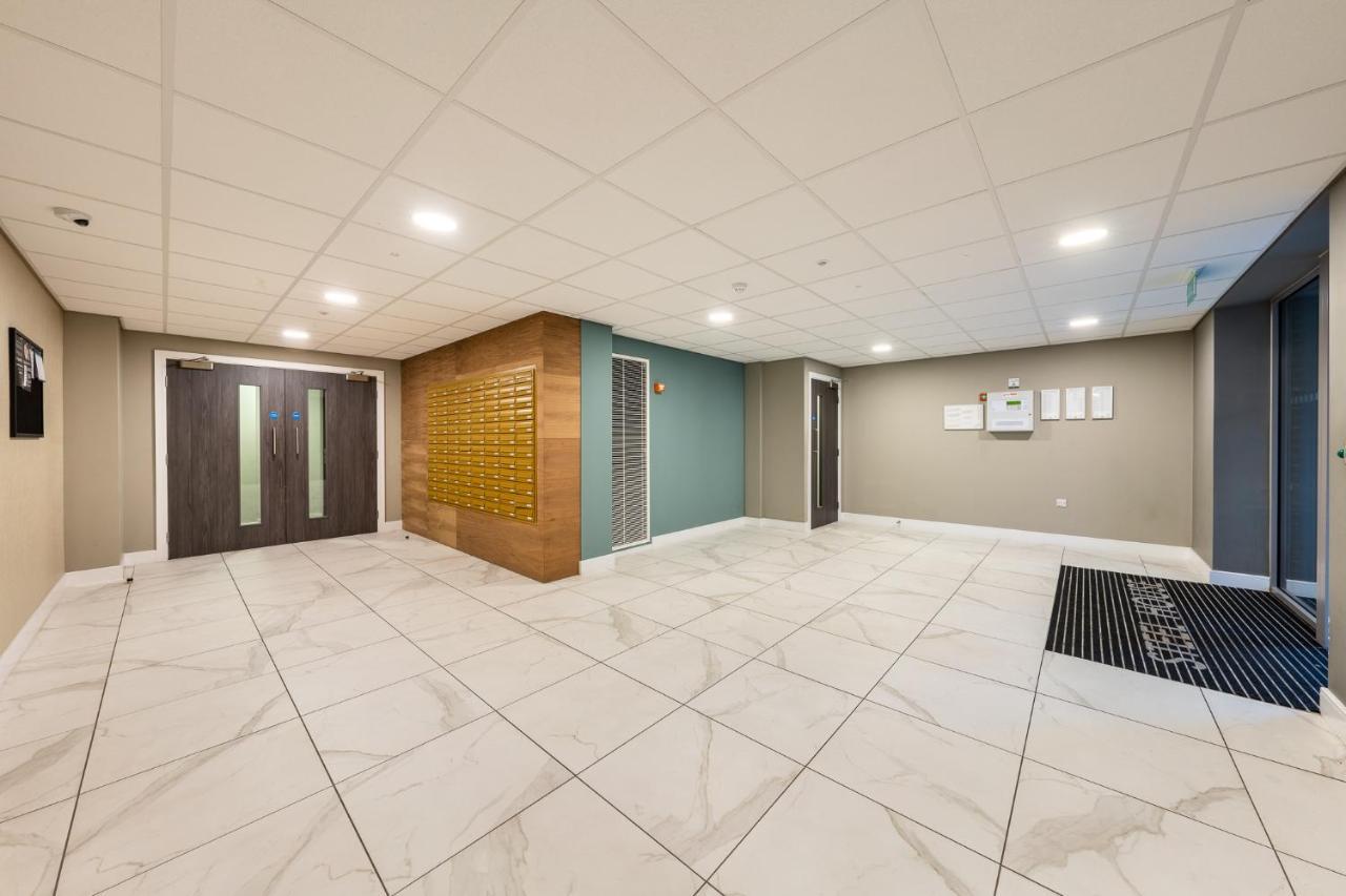 Lovely 4-Sleeper Apartment In Central Slough With Free Parking Zewnętrze zdjęcie